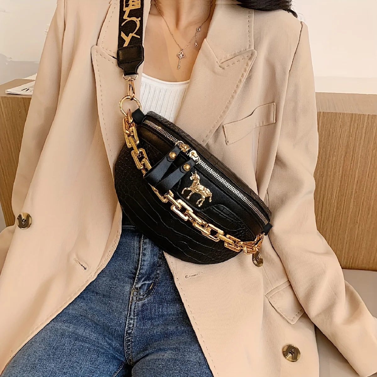 The Elara Crossbody — Minimal. Modern. Effortlessly You.