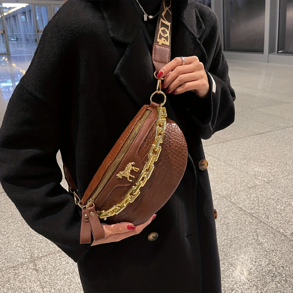 The Elara Crossbody — Minimal. Modern. Effortlessly You.