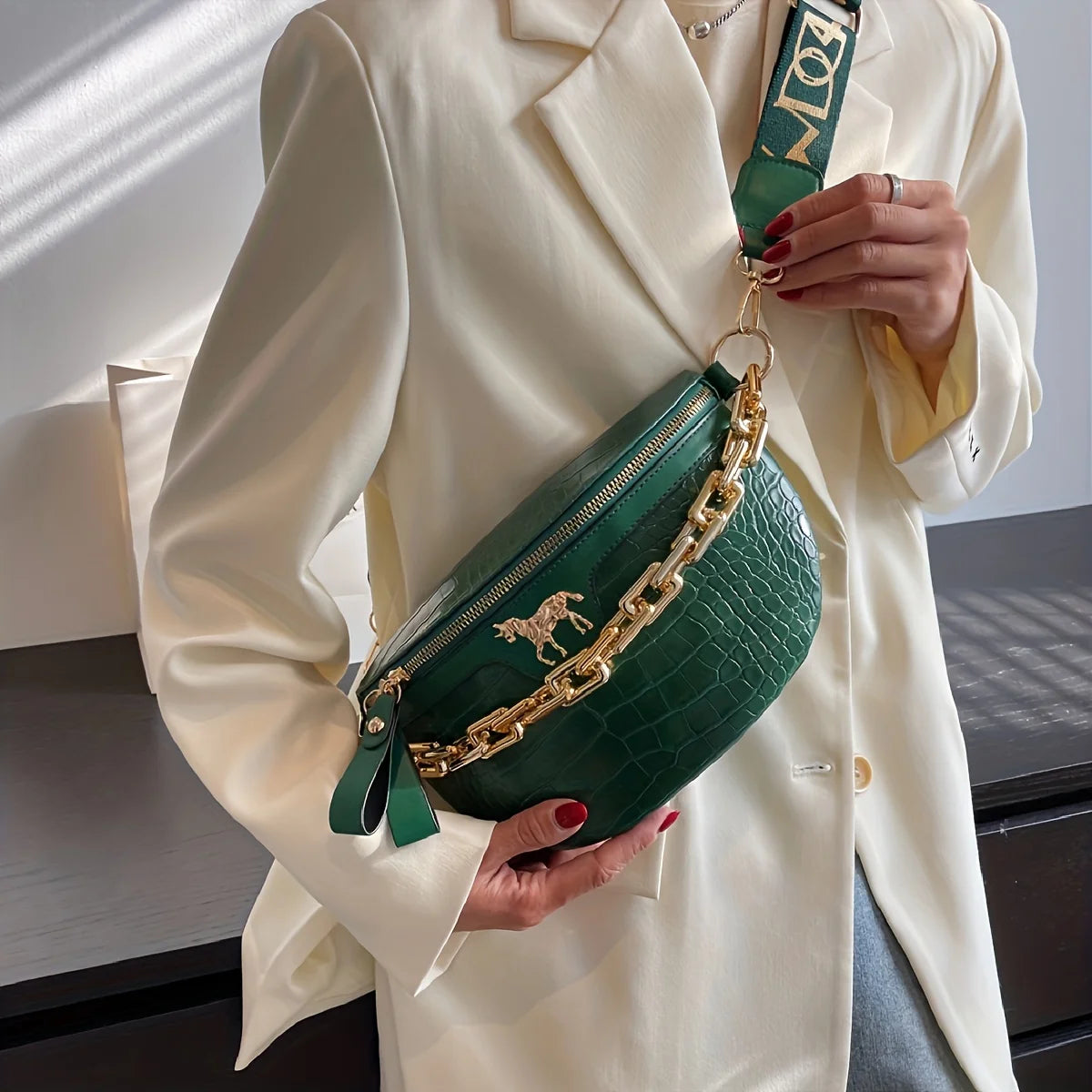 The Elara Crossbody — Minimal. Modern. Effortlessly You.