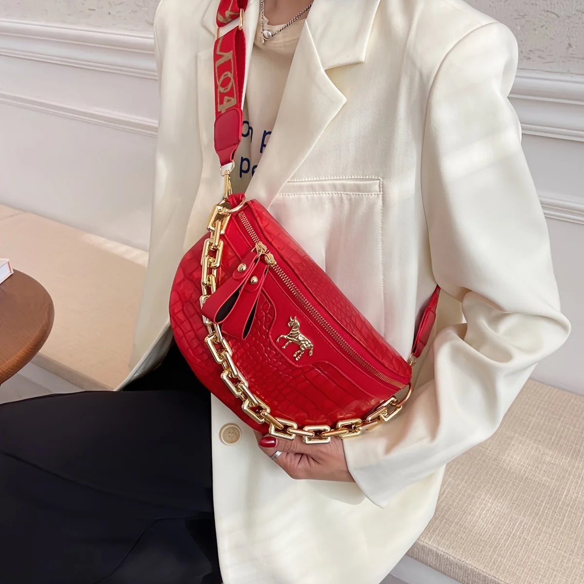 The Elara Crossbody — Minimal. Modern. Effortlessly You.