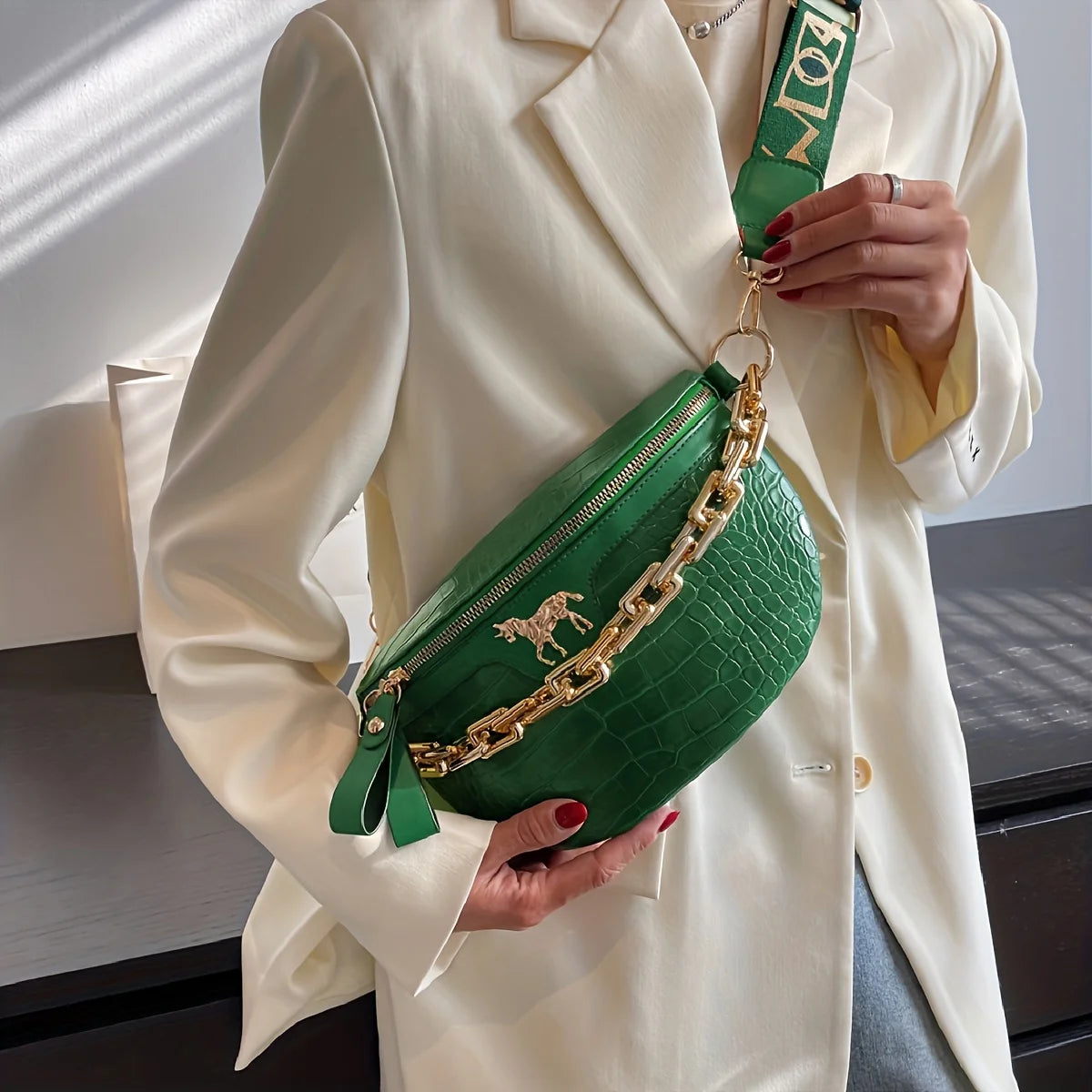 The Elara Crossbody — Minimal. Modern. Effortlessly You.