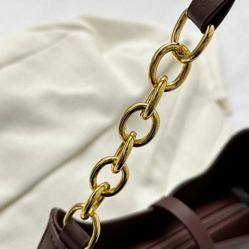 The Elara Slim Crossbody — Elegant. Minimalist. Versatile.